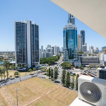 غولد كوست Large Surfers Paradise Apartment With Fantastic Views المظهر الخارجي الصورة