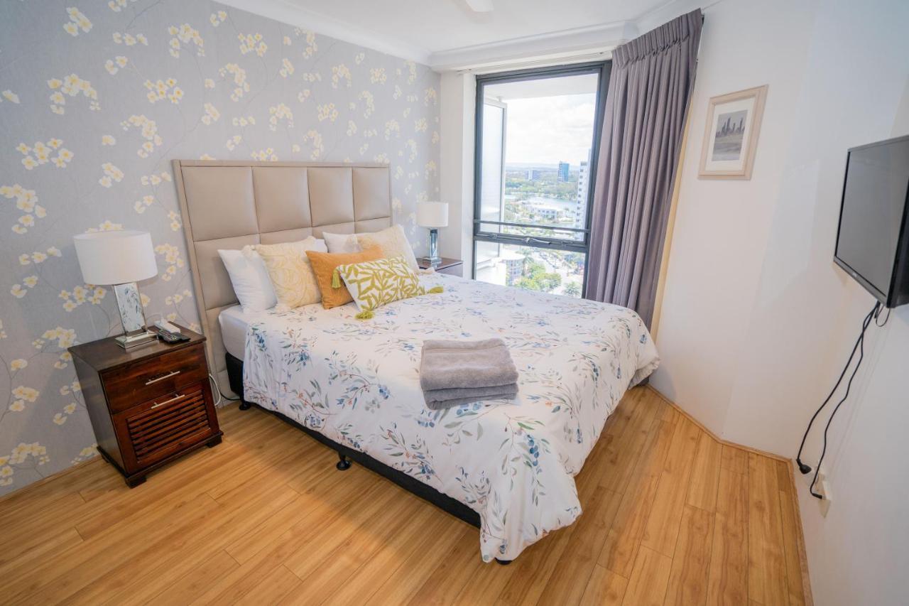 غولد كوست Large Surfers Paradise Apartment With Fantastic Views المظهر الخارجي الصورة
