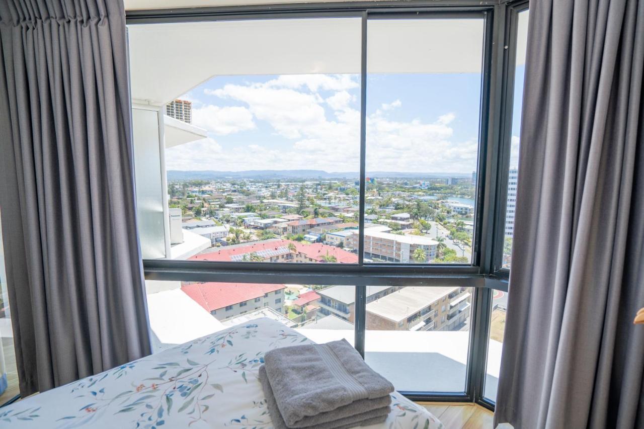 غولد كوست Large Surfers Paradise Apartment With Fantastic Views المظهر الخارجي الصورة