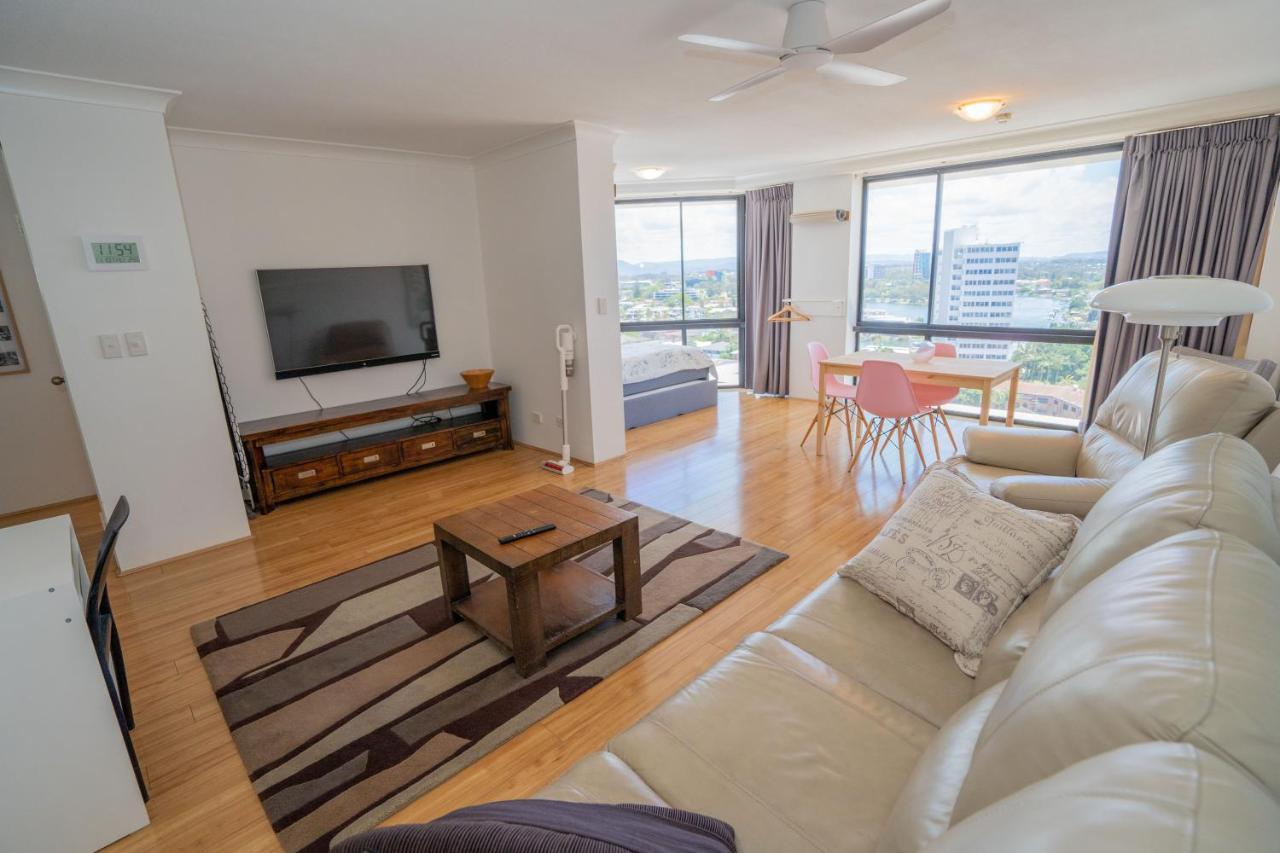 غولد كوست Large Surfers Paradise Apartment With Fantastic Views المظهر الخارجي الصورة