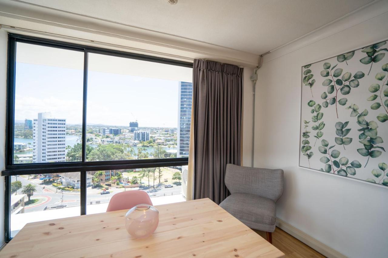 غولد كوست Large Surfers Paradise Apartment With Fantastic Views المظهر الخارجي الصورة