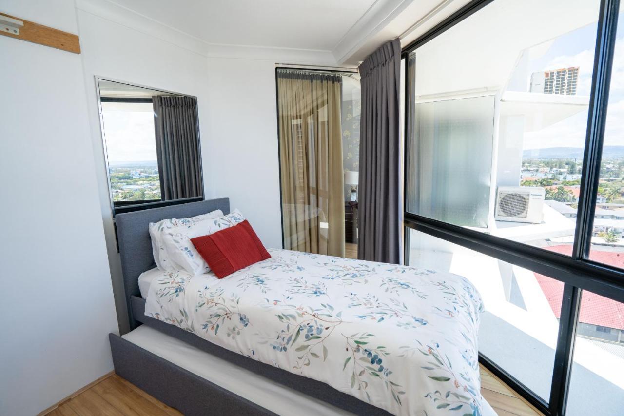 غولد كوست Large Surfers Paradise Apartment With Fantastic Views المظهر الخارجي الصورة